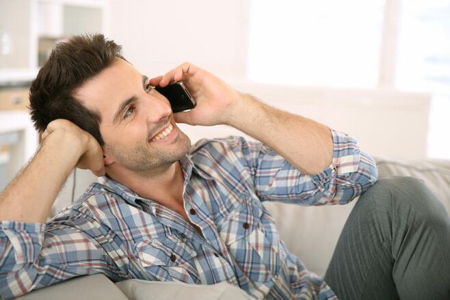 Un bărbat se va simți excitat și va petrece mult timp la telefon cu o femeie